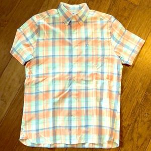 Men’s short sleeve classic fit button down shirt